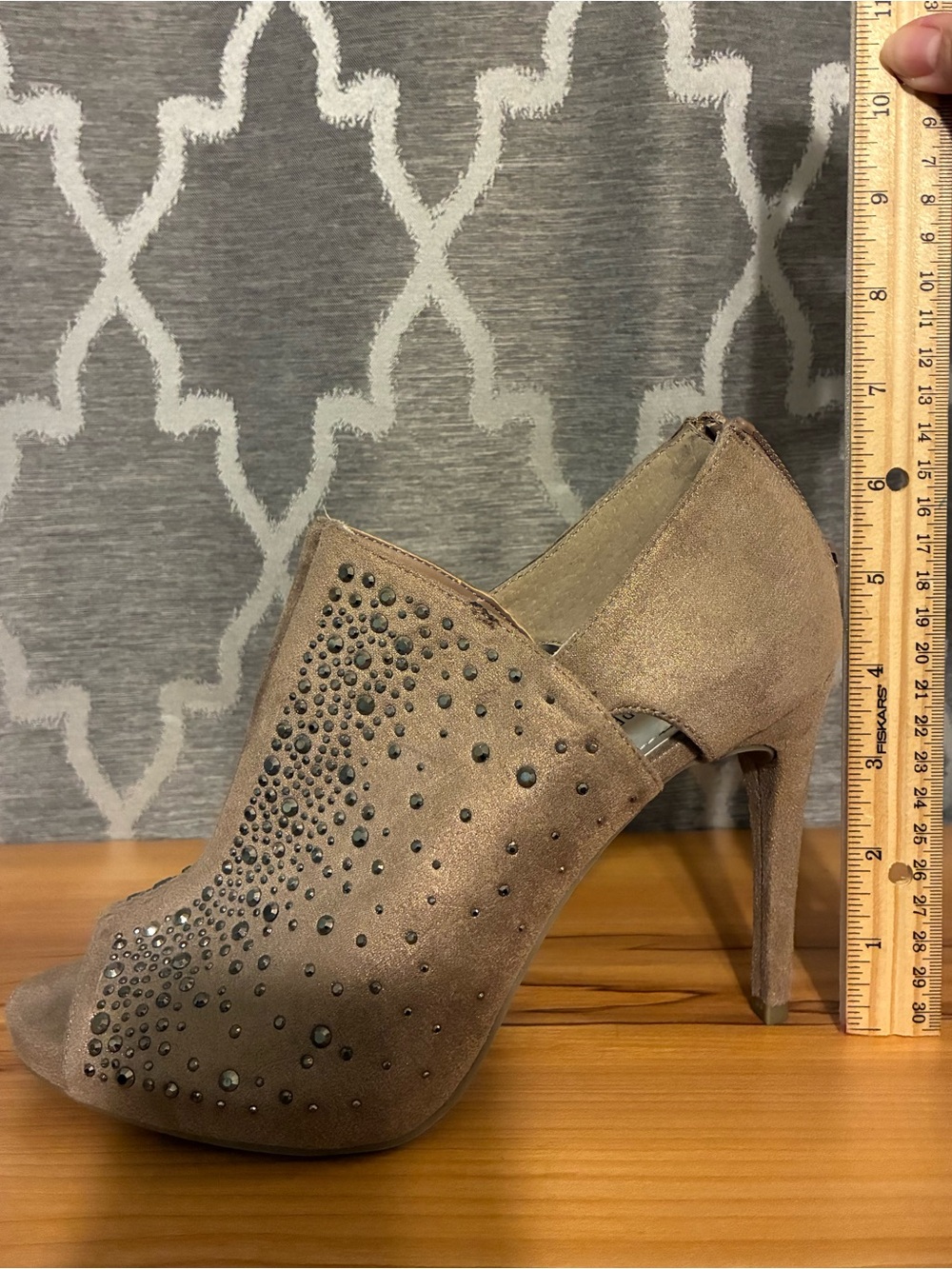 NWOT! Jennifer Lopez Taupe Studded Peep-Toe Stiletto Booties - Picture 11 of 11